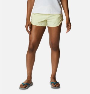 Green Women's Columbia Bogata Bay Stretch Shorts | YKMHD-3415