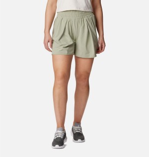 Green Women's Columbia Boundless Beauty Shorts | YRSKZ-9045