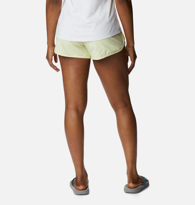 Green Women's Columbia Bogata Bay Stretch Shorts | YKMHD-3415