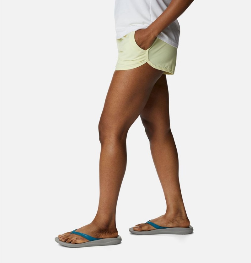 Green Women's Columbia Bogata Bay Stretch Shorts | YKMHD-3415