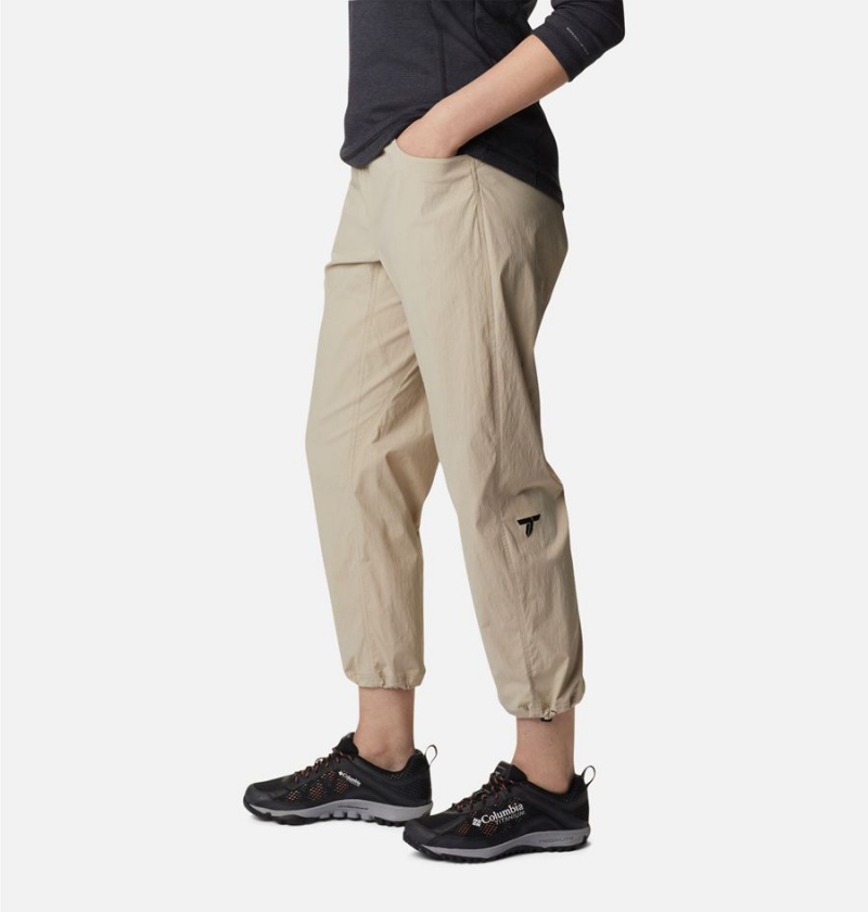 Khaki Women's Columbia Titan Pass Lightweight Pants | WGVEF-3571