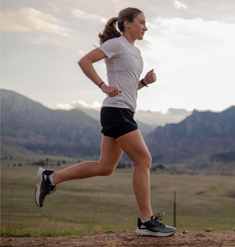 White Women's Columbia Endless Trail Running Tech T-Shirt | GEWDB-6238