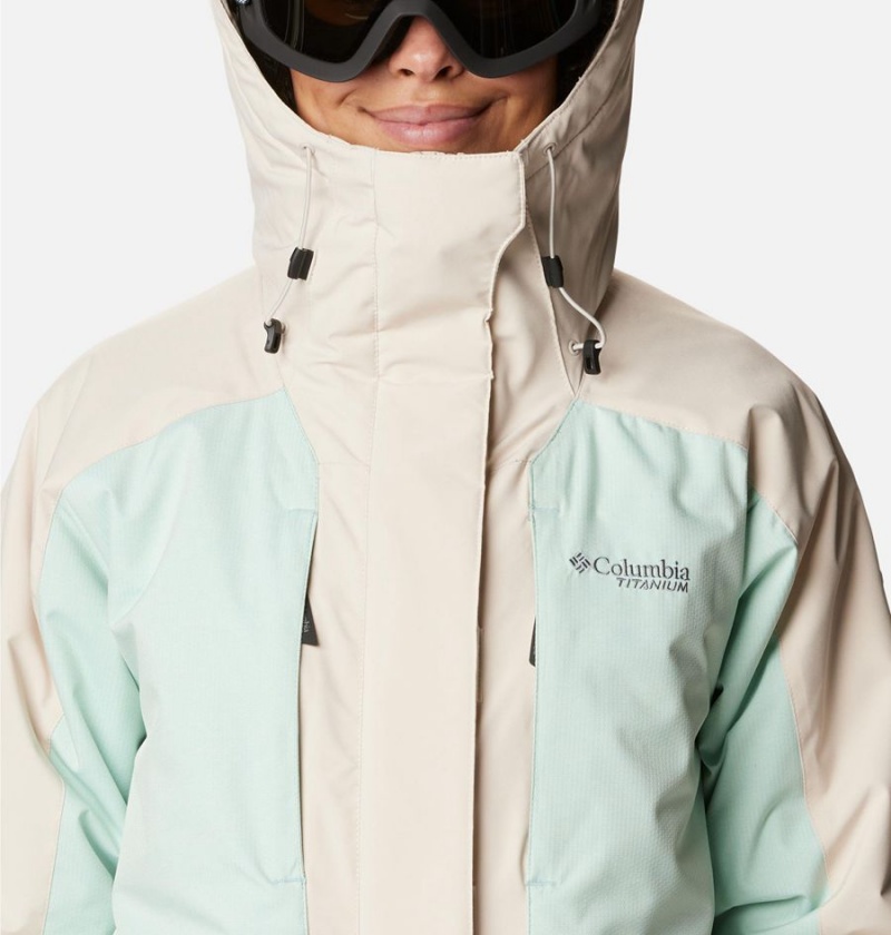 White Women's Columbia Highland Summit Ski Jacket | QICHF-3684