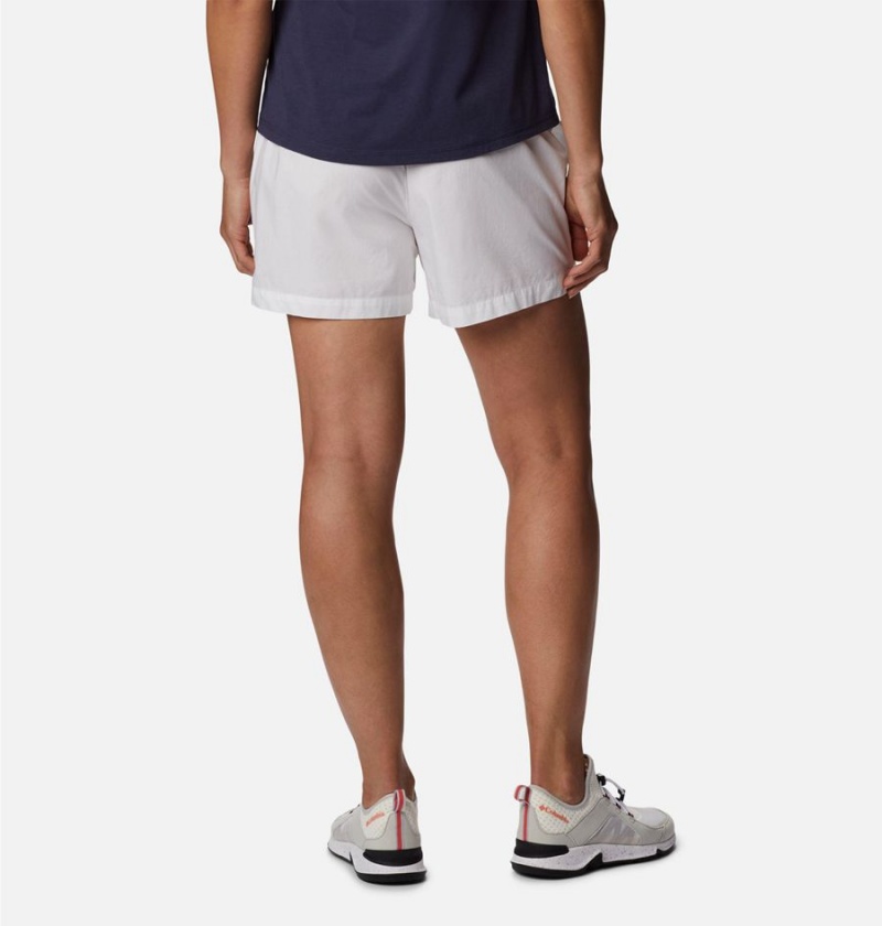 White Women's Columbia Norgate Shorts | VUKXS-6412